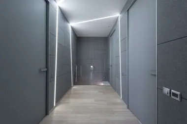 Profile aluminiowe do taśm LED. Natynkowe, wpuszczane czy bezramkowe – które wybrać?