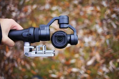 Gimbal do aparatu – jak wybrać stabilizator, który odmieni Twoje ujęcia?